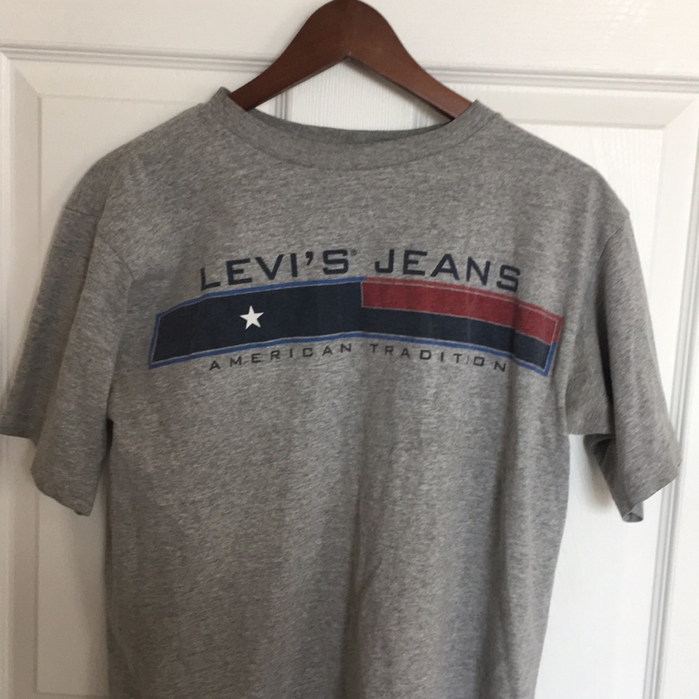 Levi’s tee